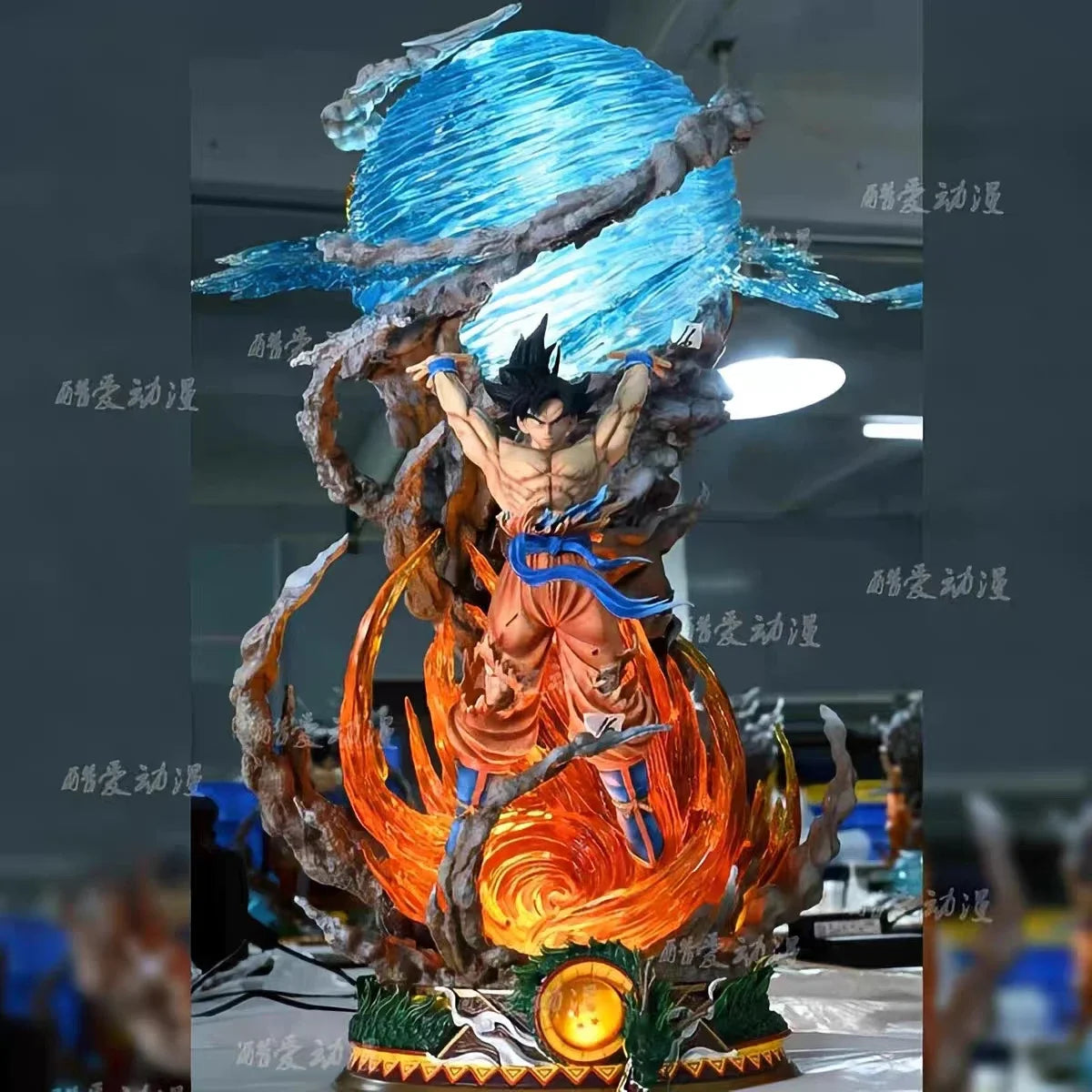 Dragon Ball Z - Figura Goku Genki Bomb Luminosa 25cm PVC